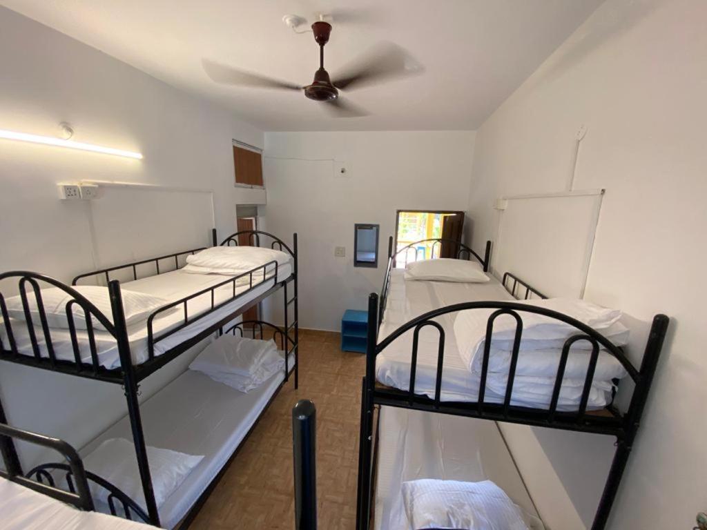 El Barrio Hostel Anjuna Esterno foto