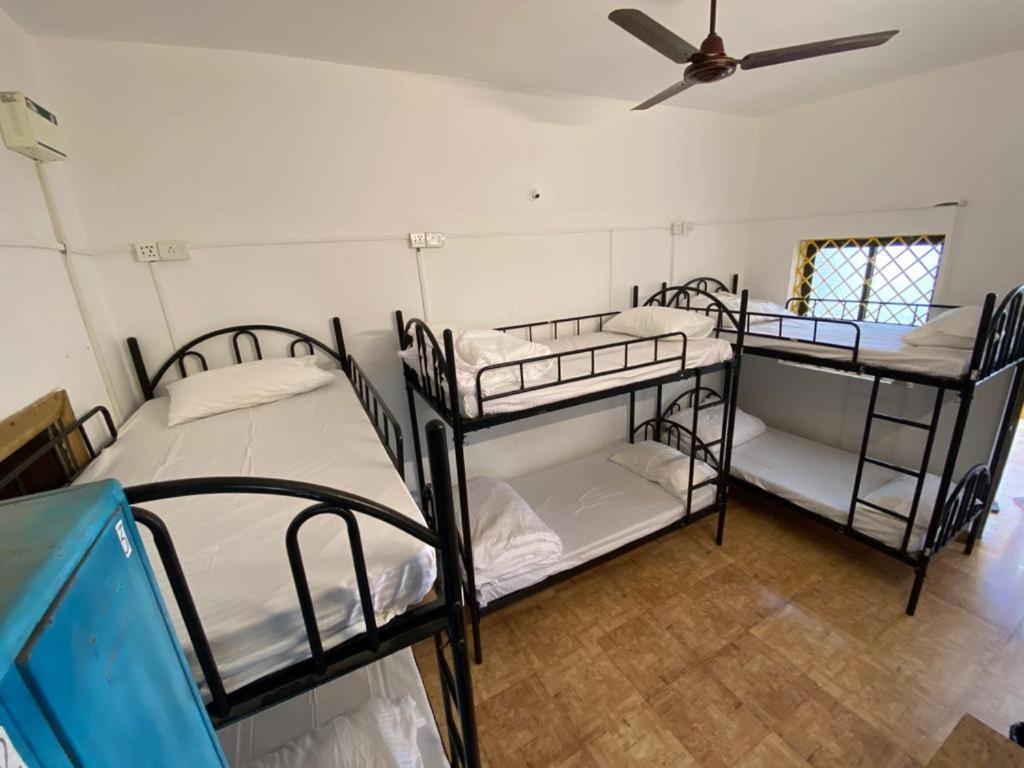 El Barrio Hostel Anjuna Esterno foto